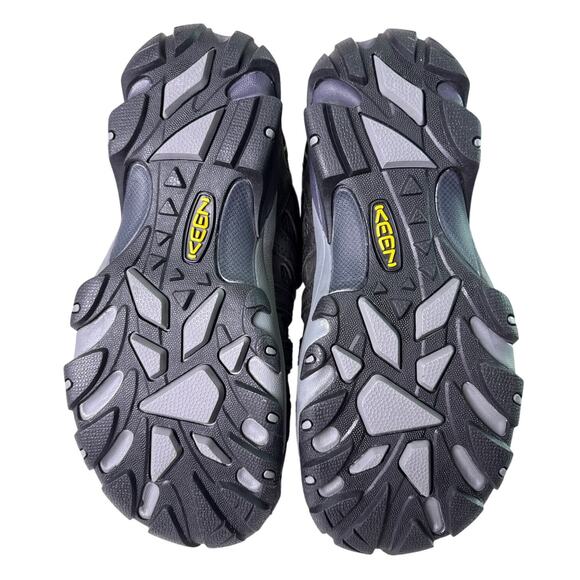 Athletic_Shoes